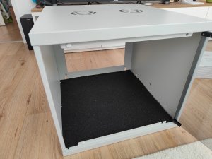 04.04_The_mat_takes_its_place_in_the_case
